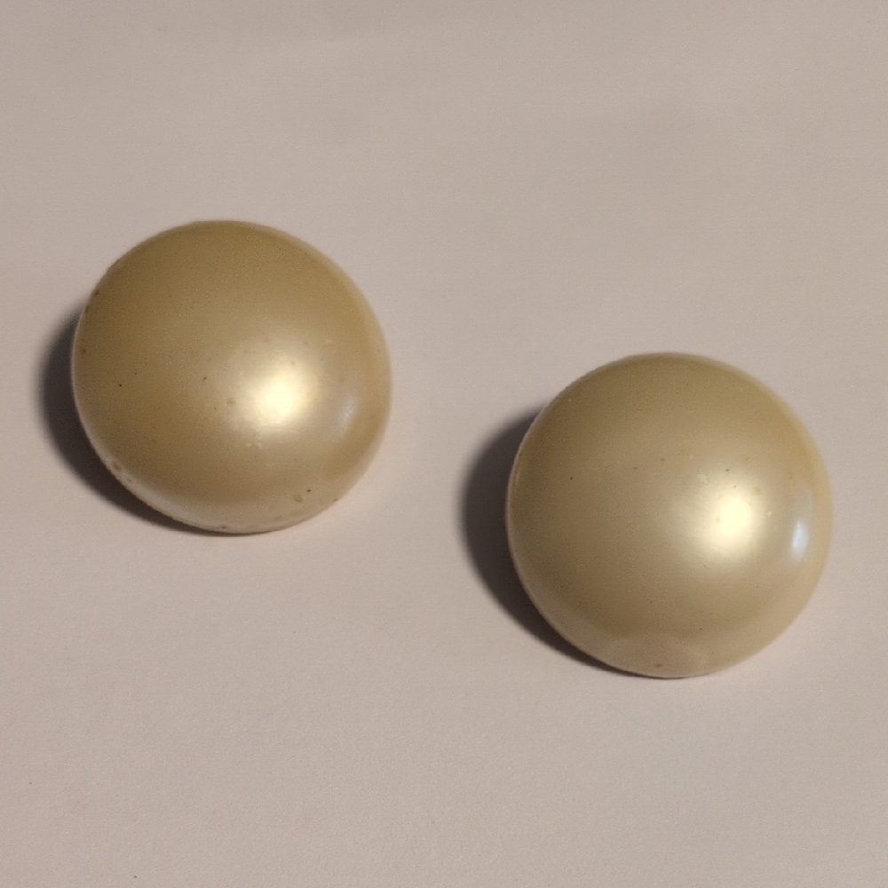 Vintage Mid Century Faux Pearl Clip-On Earrings – Classic Ivory Dome